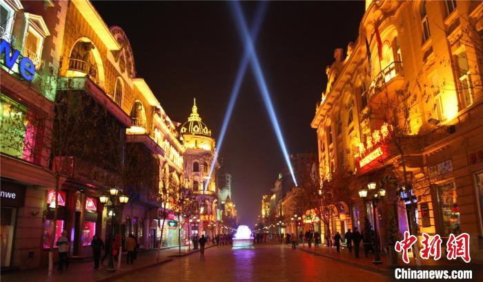 哈尔滨中央大街夜景 黑龙江省文化和旅游厅提供